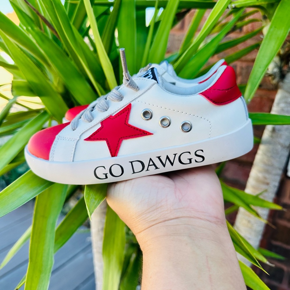 Dawgs Kids Sneakers - Red Star on White